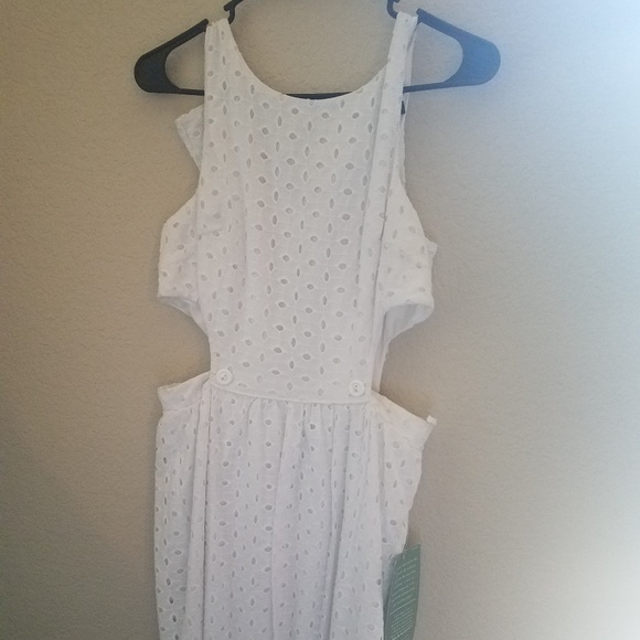 City Triangles Dresses & Skirts - White Fit and flare dress